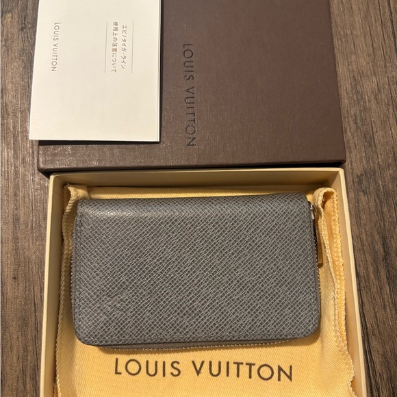 Louis Vuitton Handbags - Louis Vuitton Grey Pebbled Taiga Leather Mini Card Holder Zippy Wallet LIKE NEW